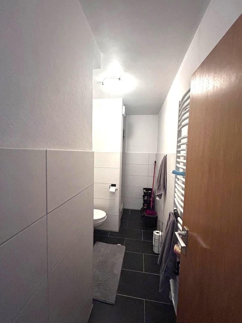 Badezimmer mit Dusche