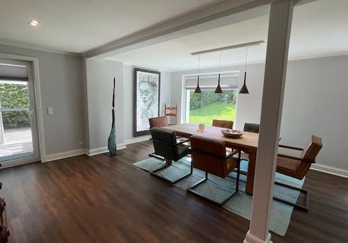 Esszimmer mit Zugang zur Terrasse