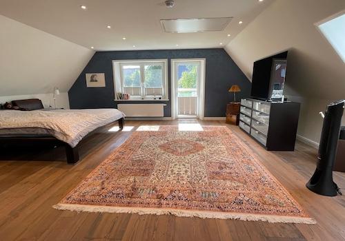 Elternschlafzimmer mit Balkon