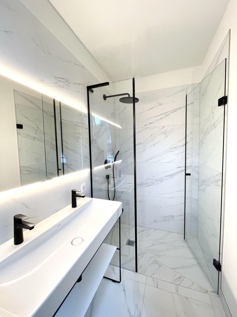 Tageslichtbad, Spiegelschrank