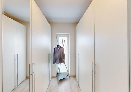 Begehbarer Kleiderschrank