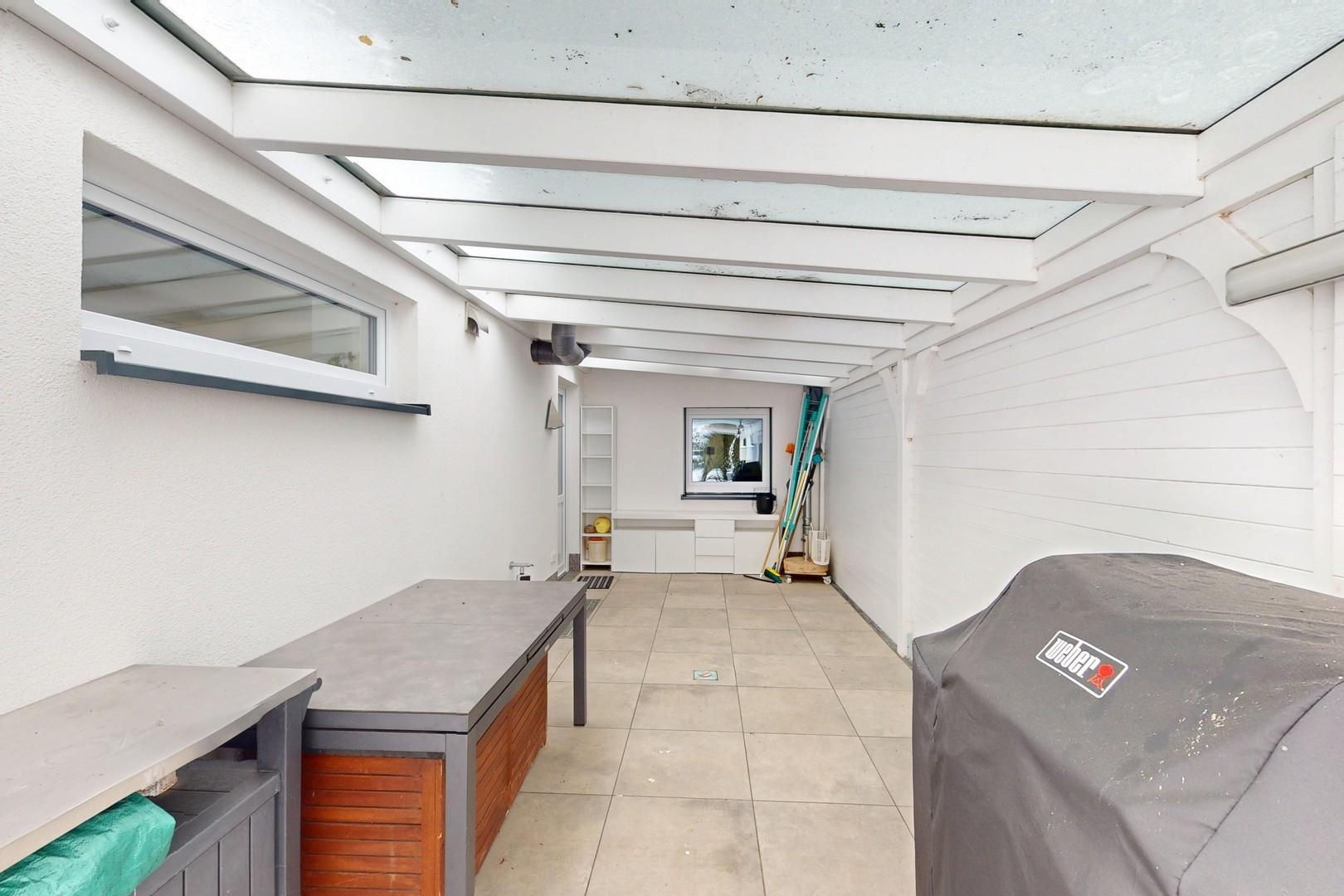 überdachte Terrasse