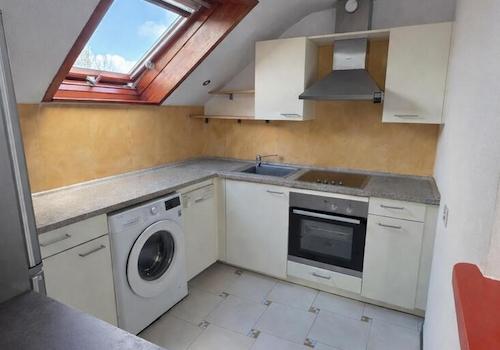 Blick in die Küche von der Frühstückstheke