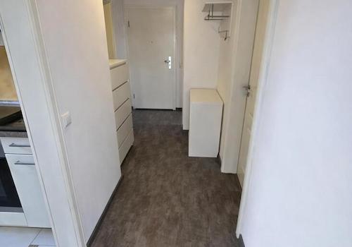 Flur mit Sicht auf den Wohnungseingang