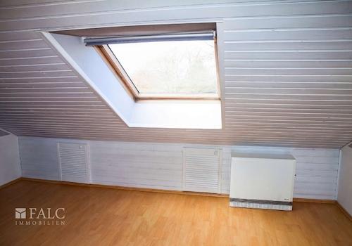 Dachgeschosszimmer Mitte