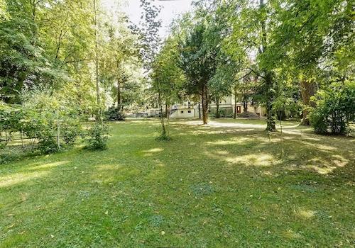 Weitläufiges Grundstück