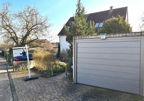 Platz davor