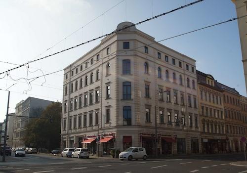 Fassade Jahnallee-Thomasusstraße