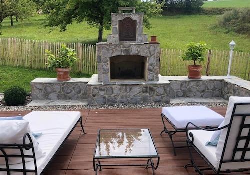 Blick auf den offenen Kamin