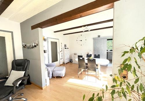 Blick vom Wohnzimmer ins Esszimmer (UG)