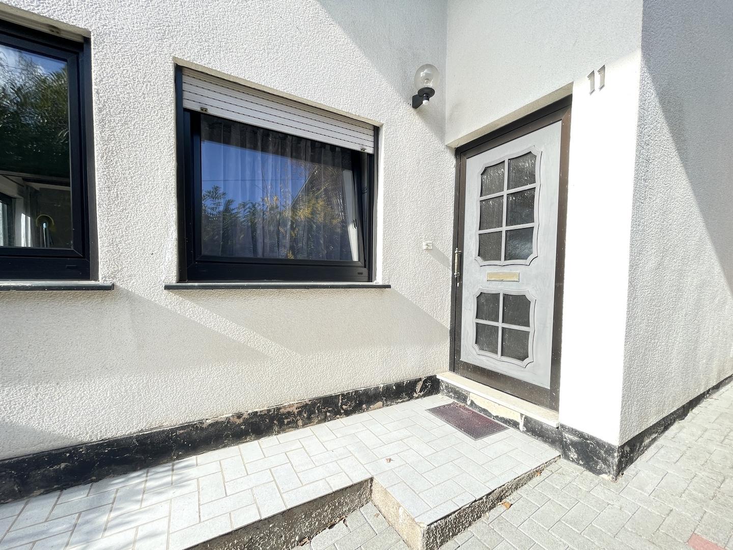 Hauseingang außen (UG)