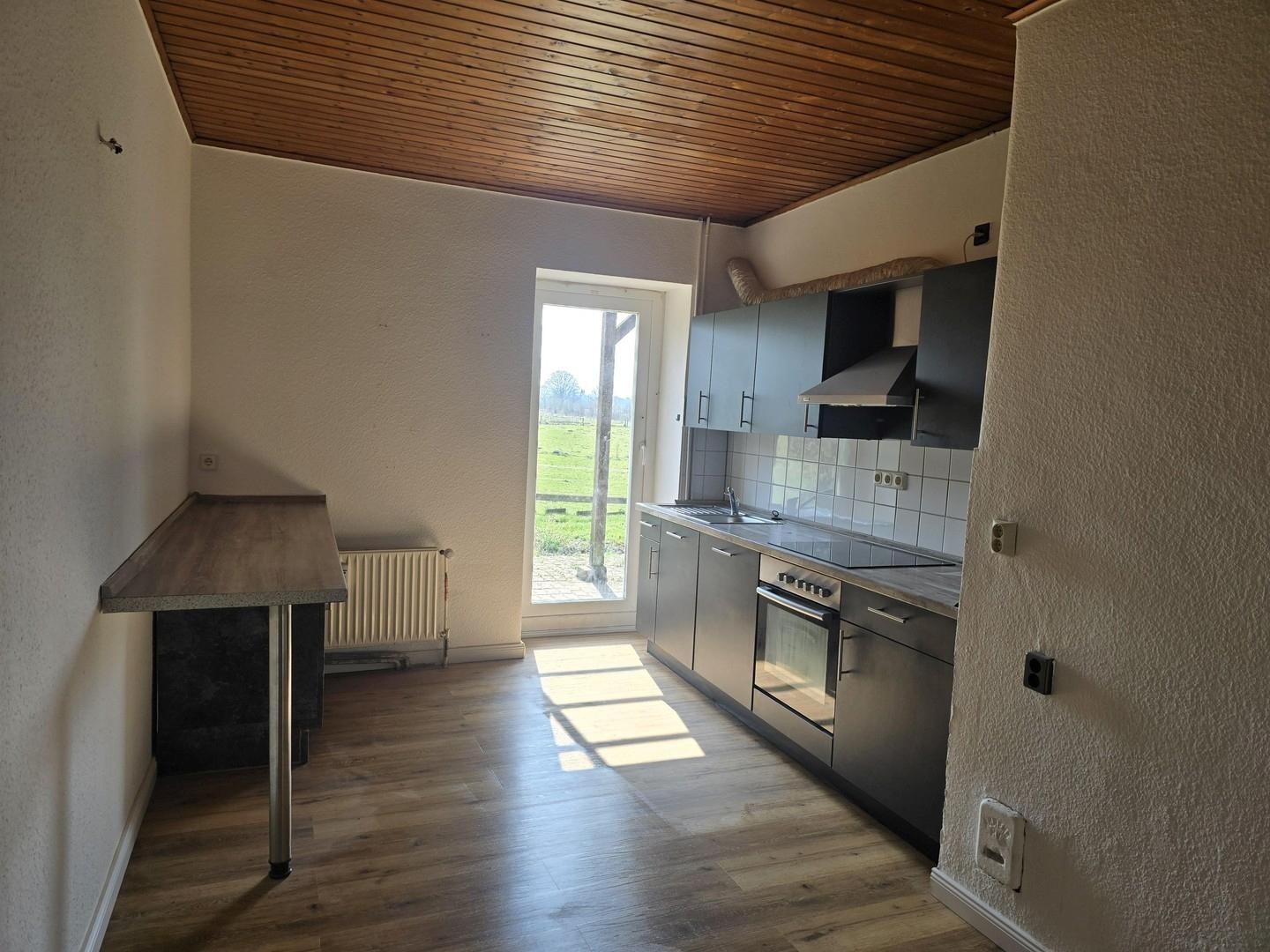 Küche mit Terrassenzugang