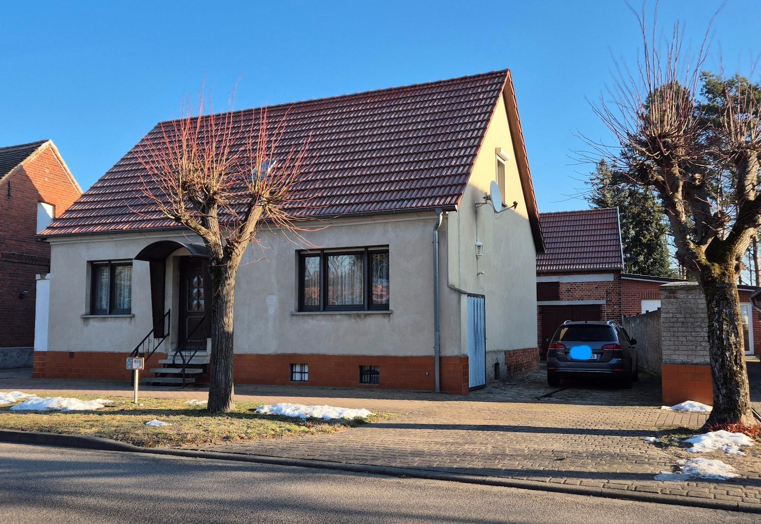 Vorder- und Seitenansicht