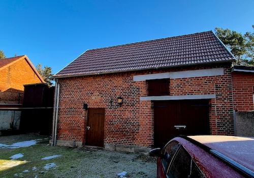 Nebengebäude mit Garage