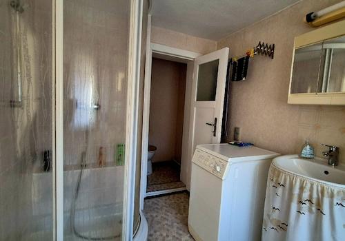 Badezimmer mit Dusche