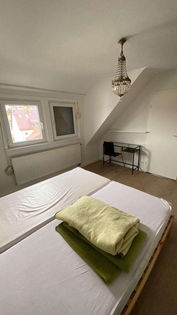 Schlafzimmer 1