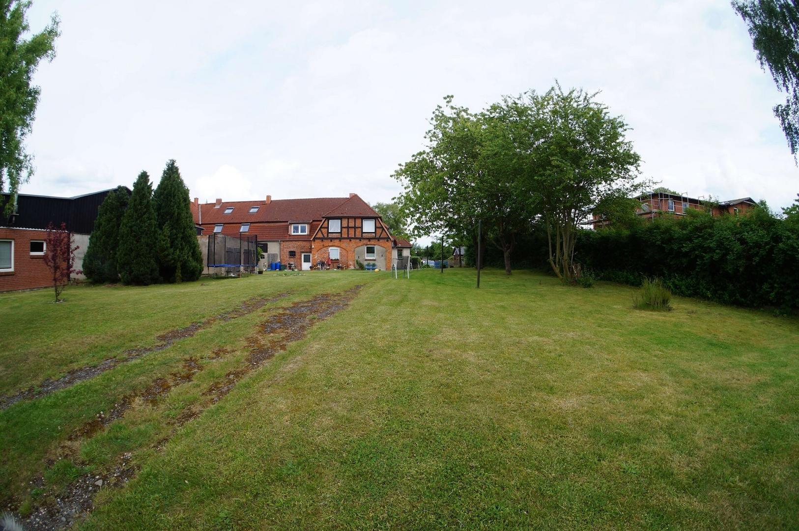 Blick über das Grundstück