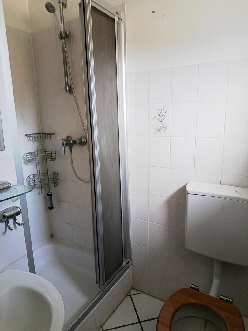 Gäste-WC mit Dusche