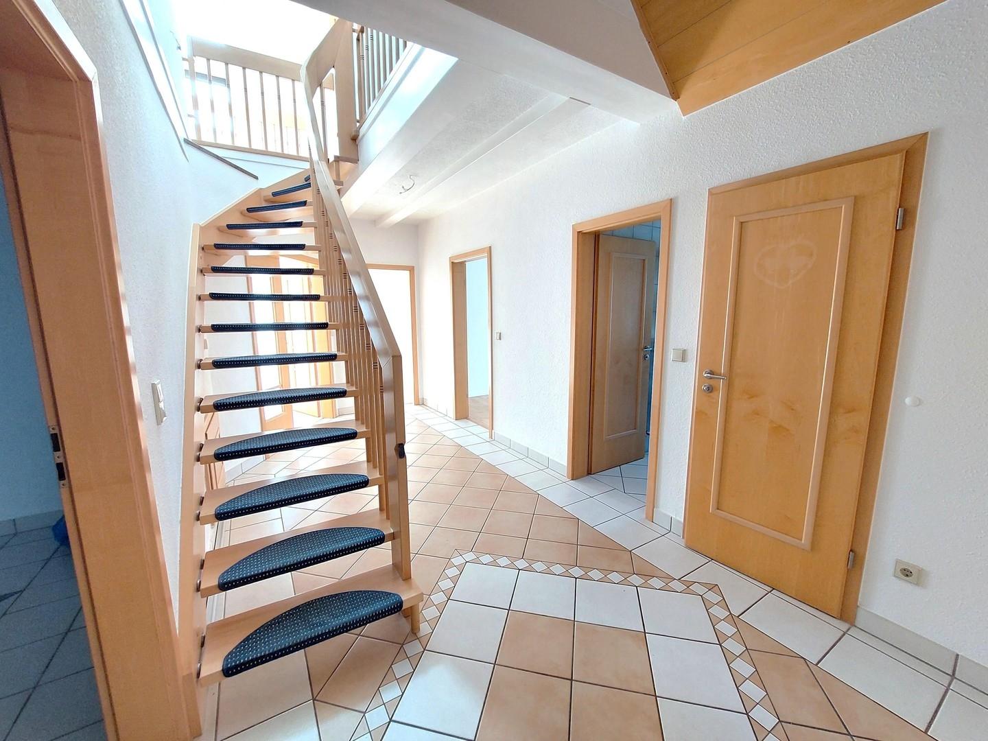 Flur, wohnungseigene Treppe