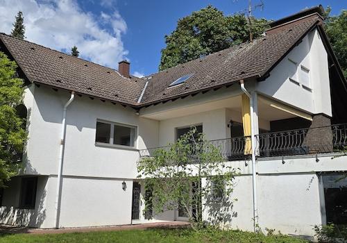 Hausansicht von Garten