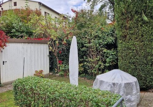 Sitzecke hinten mit Schuppen