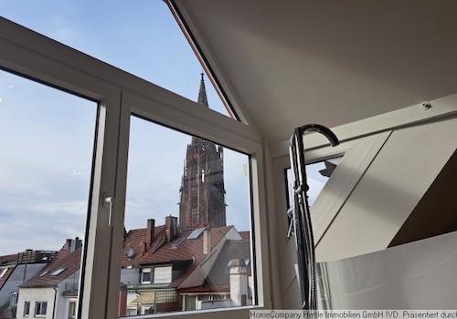 Blick aufs Münster von Badewanne im Schlafzimmer