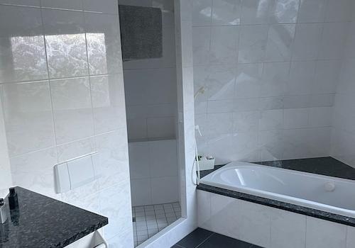 Vollbad 1. Obergeschoss (neu)