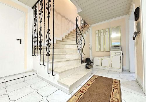 Flur UG Treppenaufgang 