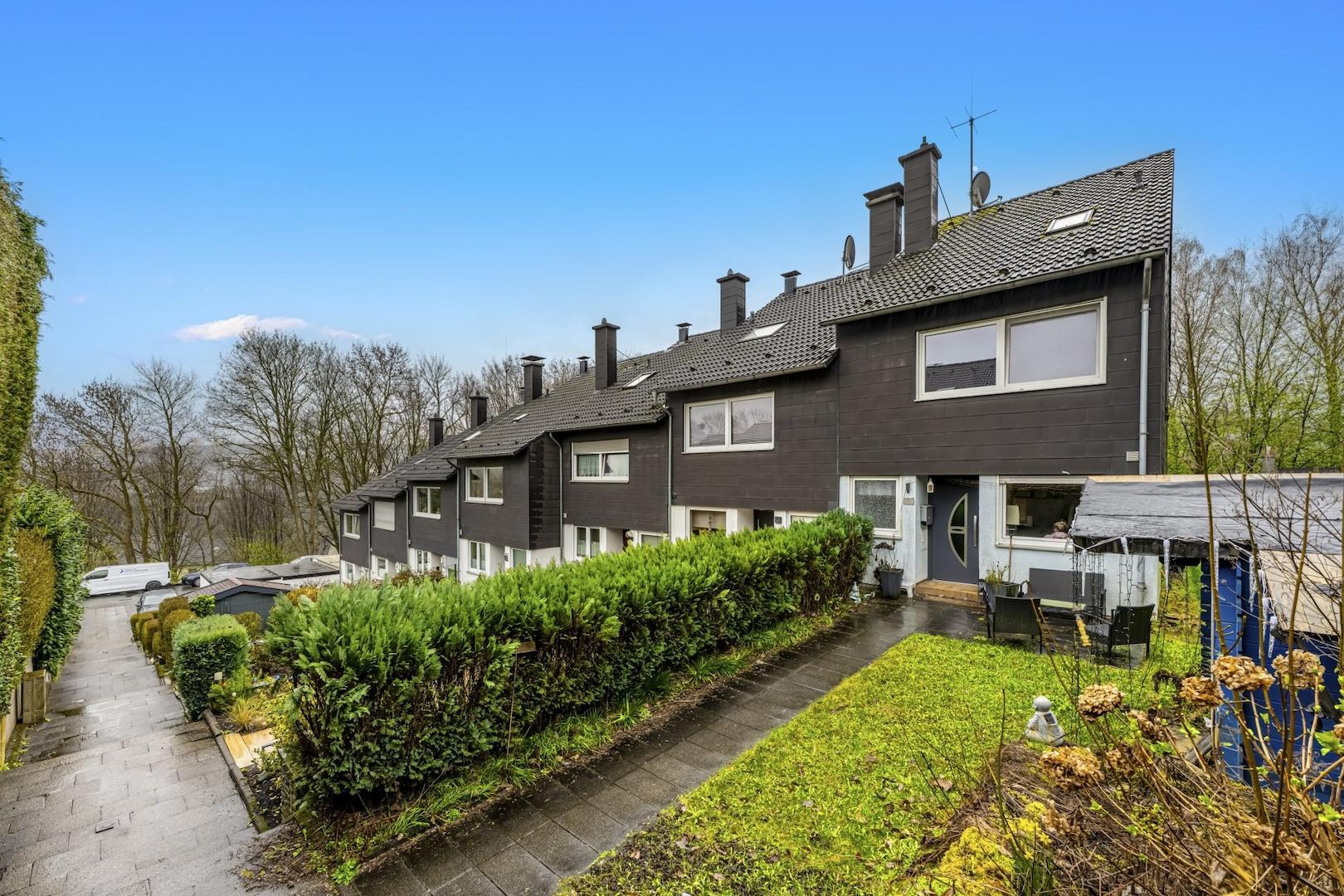 Hauseingang mit Vorgarten