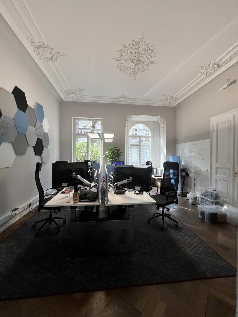 Großer Raum zur Strasse