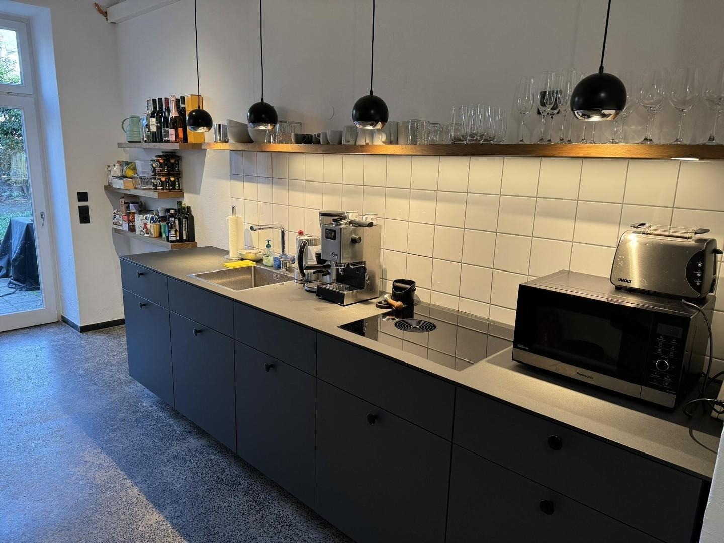 Teeküche mit Zugang Terrasse