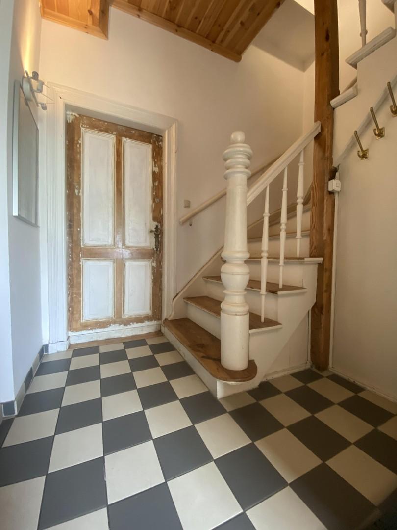 Treppe zum OG, Tür zur Whg 1