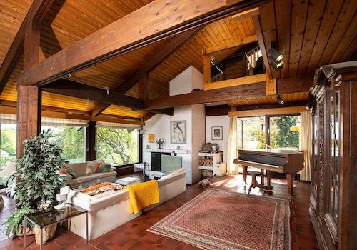 Wohnbereich mit Kamin