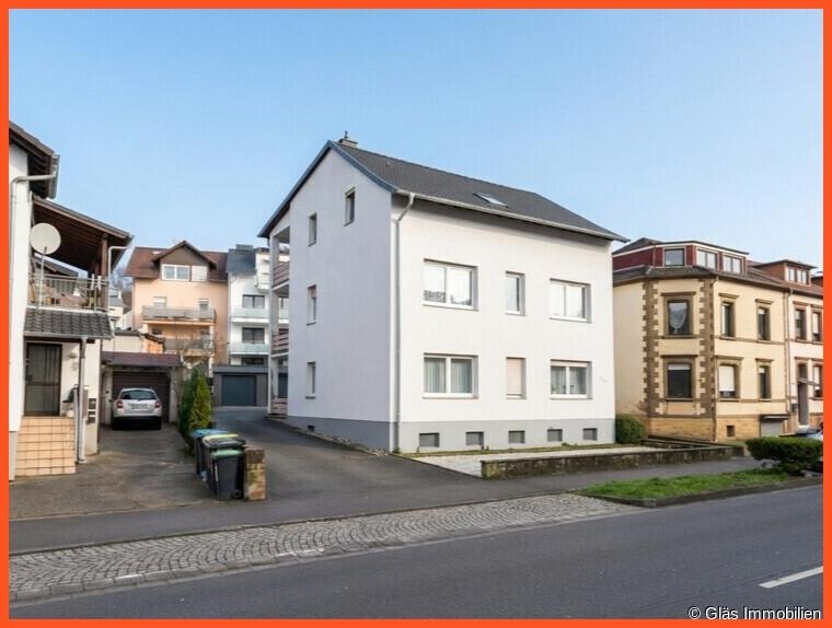 Freistehendes Dreifamilienhaus