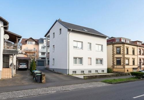 Freistehendes Dreifamilienhaus