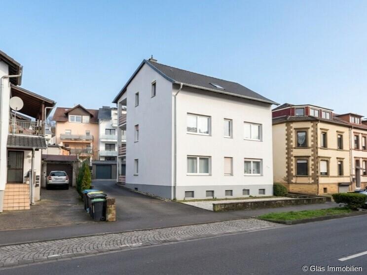 Freistehendes Dreifamilienhaus