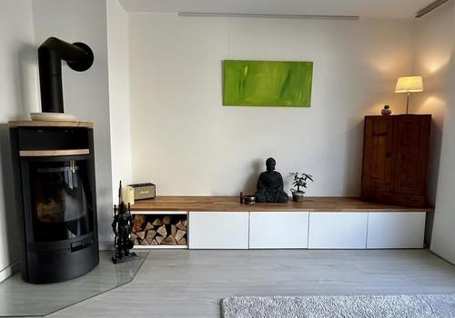 Wohnzimmer mit Holzofen