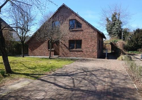 Hausseite Osten - Straßenseite