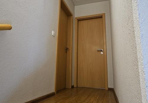 Flur mit Zugang Spitzboden DG
