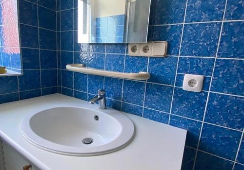 Badezimmer mit Dusche