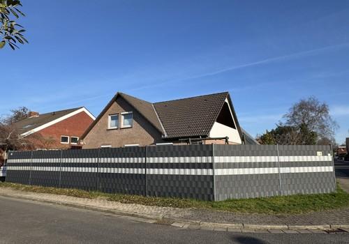 Außenansicht mit Sichtschutz