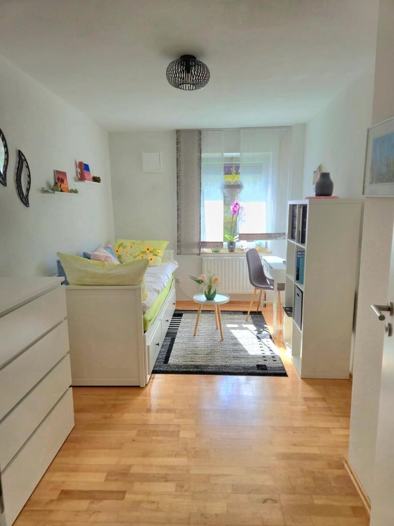 Arbeits oder Kinderzimmer