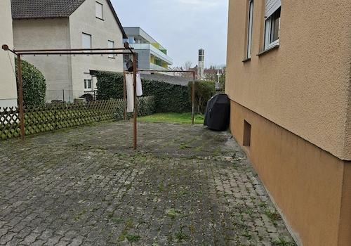 Hof, mit Wäscheständer