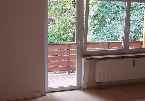 Wohnzimmer 30m2 mit Balkon