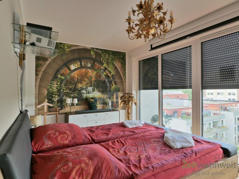 Beamer links, Leinwand rechts