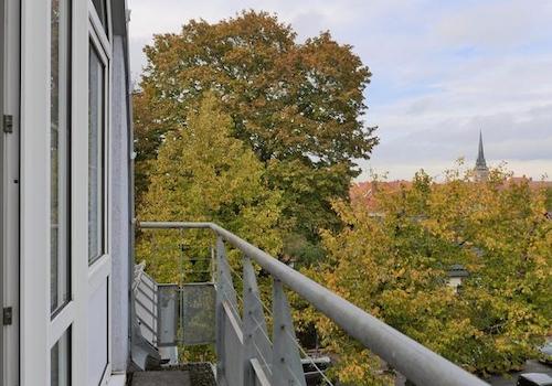 schmaler Austritt am Wohnzimmer