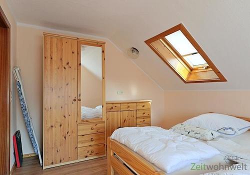 Kleiderschrank, Bügelbrett