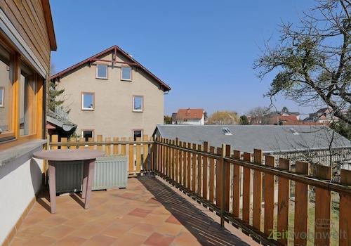 sonniger Balkon im Februar