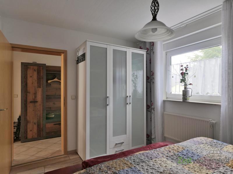 Kleiderschrank im Schlafzimmer