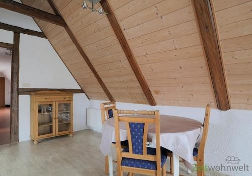 Esstisch neben der Küche